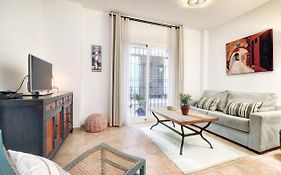Old Town Apartment Near The Beach